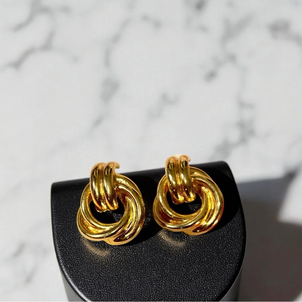 Elegant Gold Knot Earrings